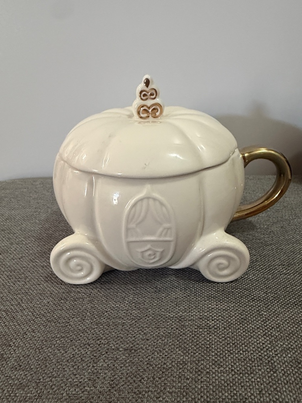 Hallmark White & Gold Cinderella Pumpkin Carriage Ceramic Mug with Lid - Picture 2 of 4
